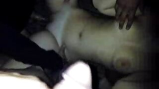 मादक आकार असलेल्या गडद केसांच्या कुत्र्याचे माता गुडघे आणि खोल घशात एक विशाल चवदार कोंबडा उभ्या आहेत. विकेड पॉर्न व्हिडिओमध्ये त्या अद्भुत FFM सेक्सचा आनंद घ्या!